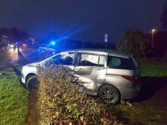 PKW von Lastwagen in Melle in Garten geschoben