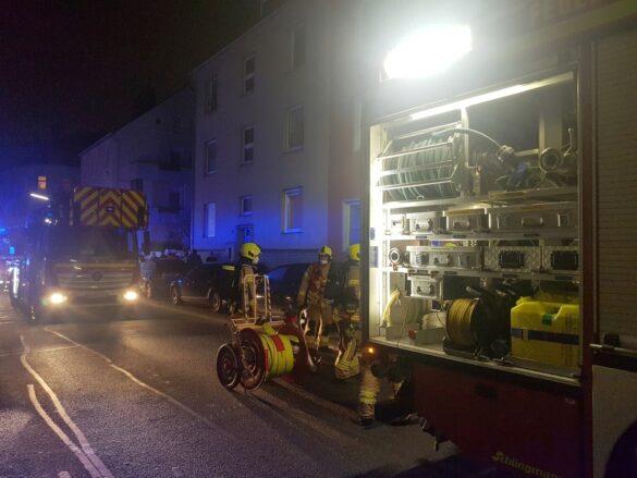 PKW-Brand greift auf Gebäude in Osnabrück über