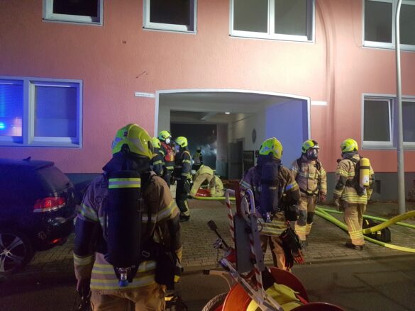 PKW-Brand greift auf Gebäude in Osnabrück über