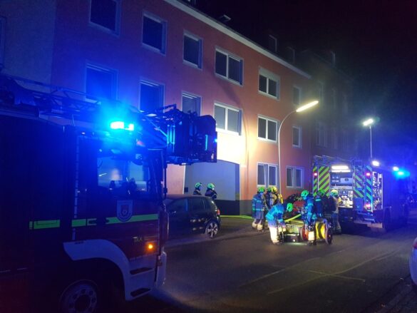 PKW-Brand greift auf Gebäude in Osnabrück über