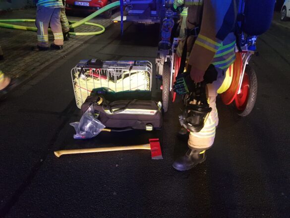 PKW-Brand greift auf Gebäude in Osnabrück über