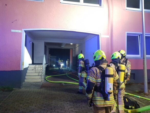 PKW-Brand greift auf Gebäude in Osnabrück über