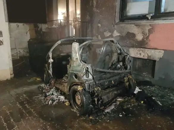 PKW-Brand greift auf Gebäude in Osnabrück über