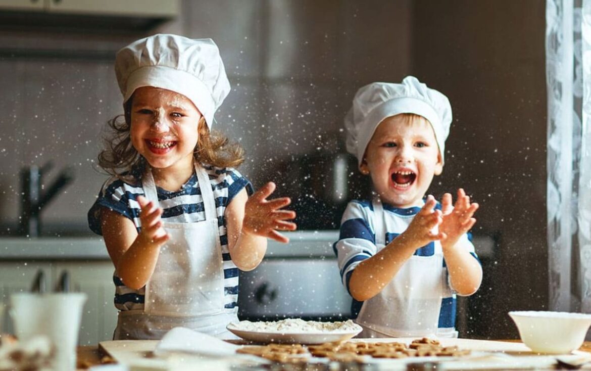Weihnachtsbäckerei, © Adobe Stock