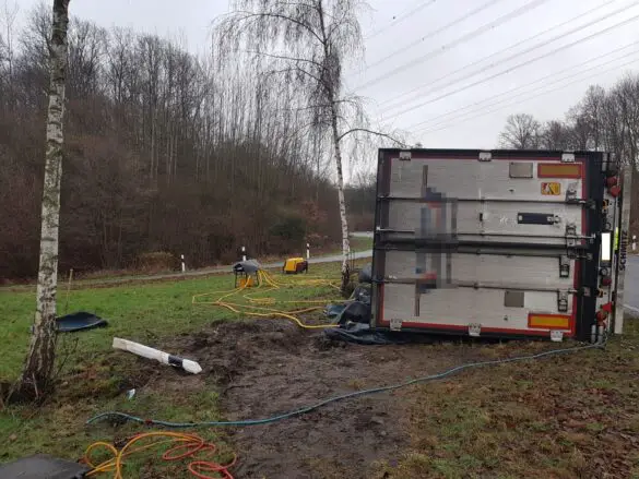 LKW-Bergung auf Autobahn A30 bis in die Abendstunden LKW-Bergung auf Autobahn A30 bis in die Abendstunden