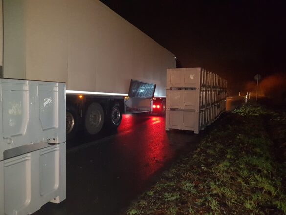 LKW-Bergung auf Autobahn A30 bis in die Abendstunden LKW-Bergung auf Autobahn A30 bis in die Abendstunden