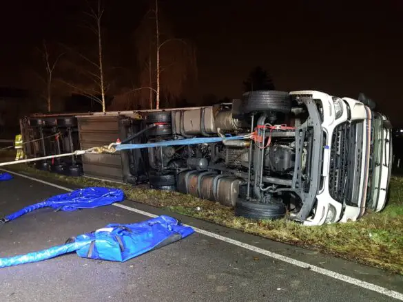 LKW-Bergung auf Autobahn A30 bis in die Abendstunden LKW-Bergung auf Autobahn A30 bis in die Abendstunden