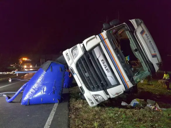 LKW-Bergung auf Autobahn A30 bis in die Abendstunden LKW-Bergung auf Autobahn A30 bis in die Abendstunden