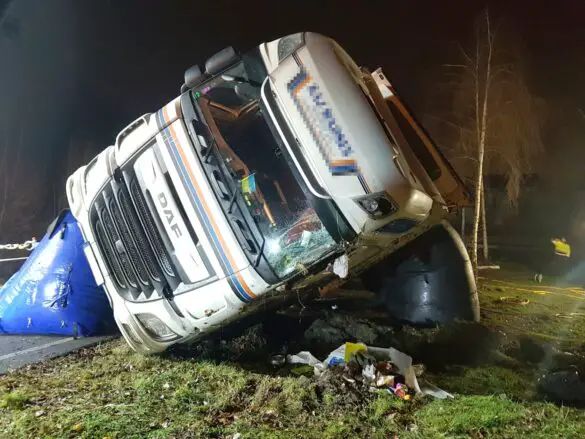 LKW-Bergung auf Autobahn A30 bis in die Abendstunden LKW-Bergung auf Autobahn A30 bis in die Abendstunden