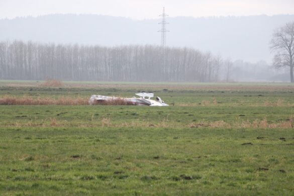 Sportflugzeug überschlägt sich in Bohmte Sportflugzeug überschlägt sich in Bohmte