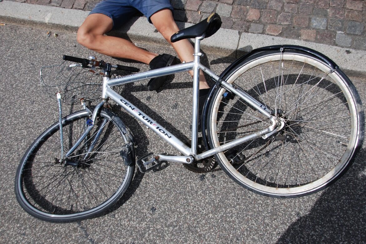 Gestürzter Radfahrer (Symbolbild)