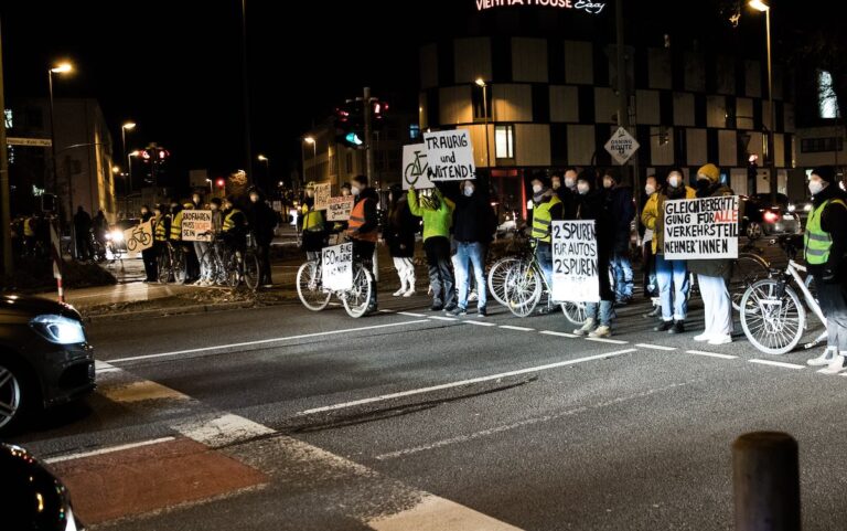 Teilnehmer Fahrraddemo Wall (unbekannter Urheber)