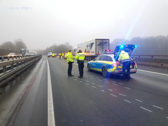PKW-Gespann verunfallt auf Autobahn A30