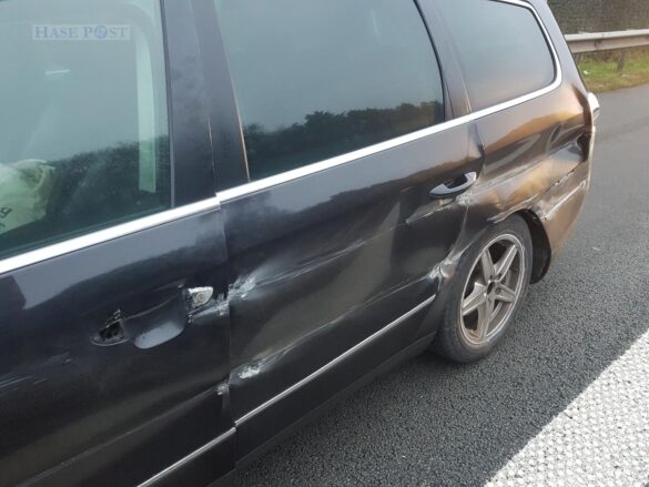 PKW-Gespann gerät auf Autobahn A1 außer Kontrolle