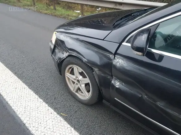 PKW-Gespann gerät auf Autobahn A1 außer Kontrolle