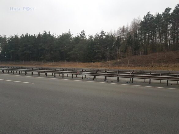 PKW-Gespann gerät auf Autobahn A1 außer Kontrolle