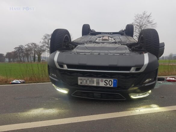 PKW von Traktor erfasst und überschlagen