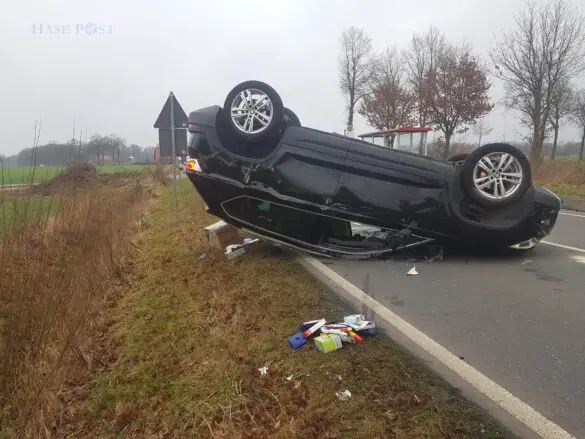 PKW von Traktor erfasst und überschlagen