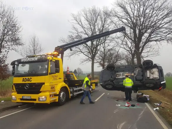 PKW von Traktor erfasst und überschlagen