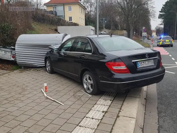 Autofahrer bei Unfall in Osnabrück lebensgefährlich verletzt
