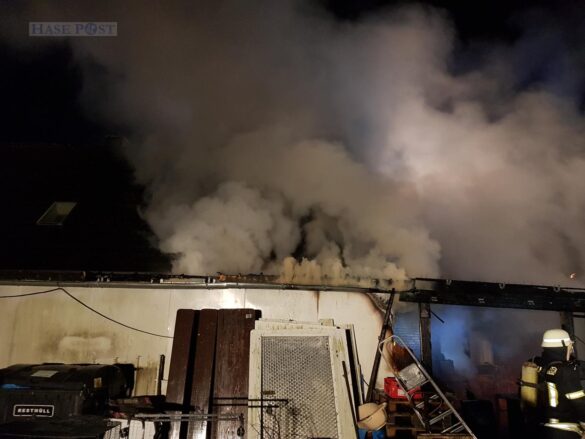 Feuer in Carport bedroht Wohnhaus Feuer in Carport bedroht Wohnhaus