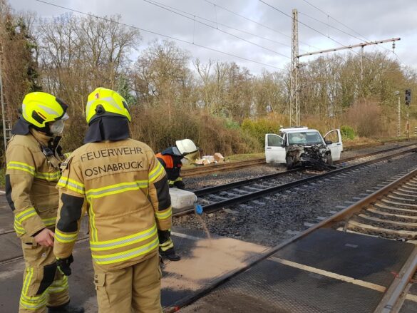 Zug erfasst Auto an Bahnübergang in Atter – Beeinträchtigungen im Zugverkehr zwischen Osnabrück und Rheine