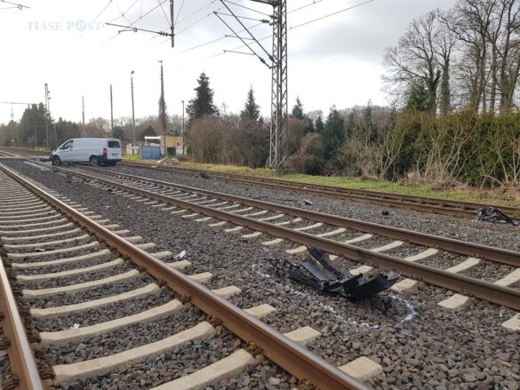 Zug erfasst Auto an Bahnübergang in Atter – Beeinträchtigungen im Zugverkehr zwischen Osnabrück und Rheine