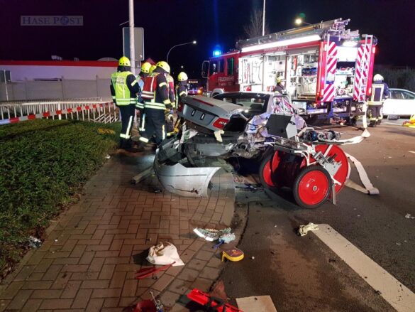 PKW-Kollision in Georgsmarienhütte, ein Fahrer eingeklemmt