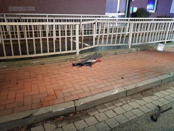 PKW-Kollision in Georgsmarienhütte, ein Fahrer eingeklemmt