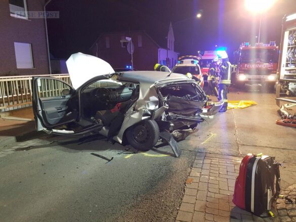 PKW-Kollision in Georgsmarienhütte, ein Fahrer eingeklemmt