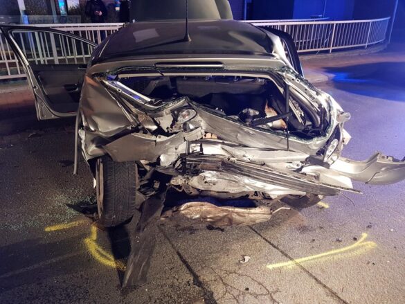 PKW-Kollision in Georgsmarienhütte, ein Fahrer eingeklemmt