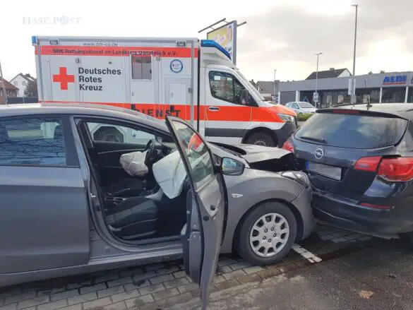 PKW prallt in parkendes Auto in Belm