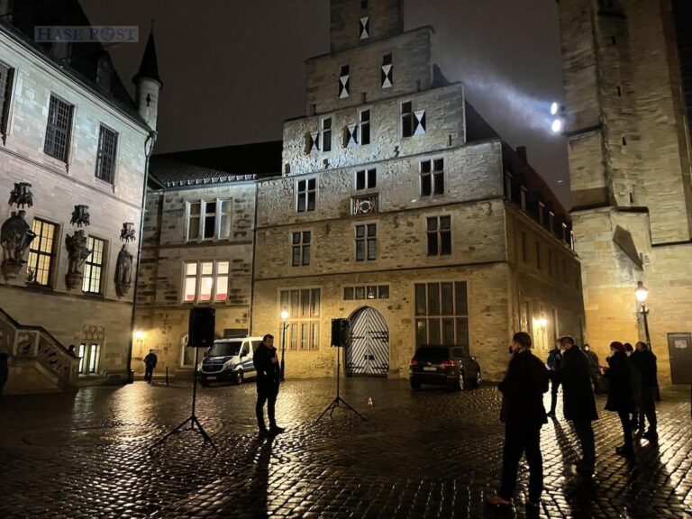 Mahnwache der AfD auf dem historischen Osnabrücker Marktplatz, 19.01.2022