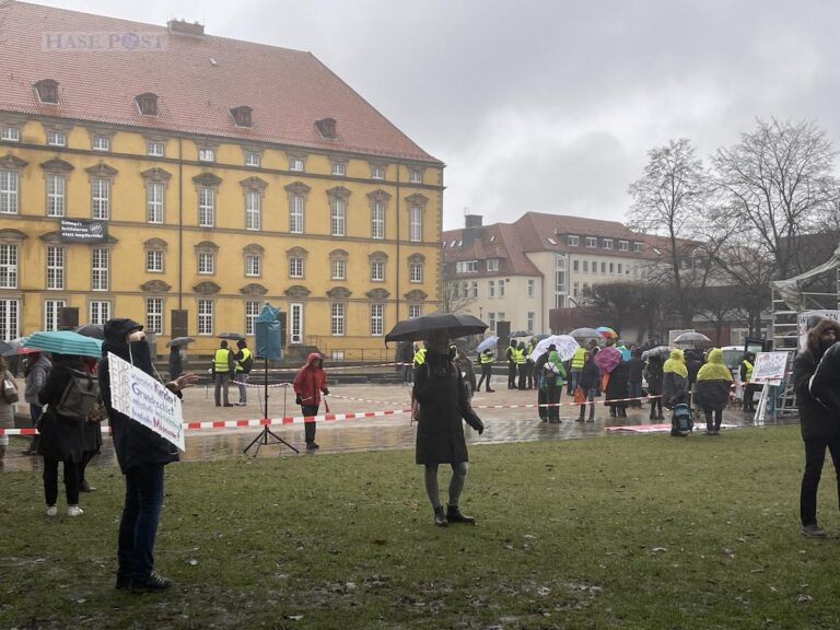 Regnerisches Wetter bei der Corona-Demo, 22.01.2022