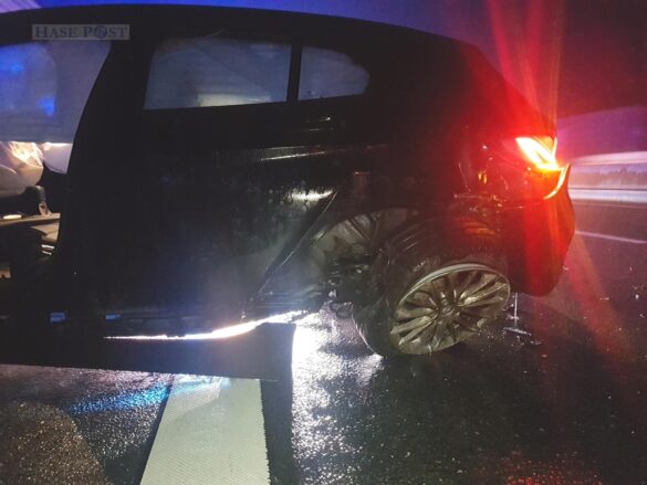 PKW-Kollision im Regen auf der Autobahn A30 PKW-Kollision im Regen auf der Autobahn A30