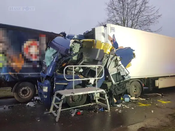 LKW-Fahrer bei Zusammenstoß in Dissen eingeklemmt