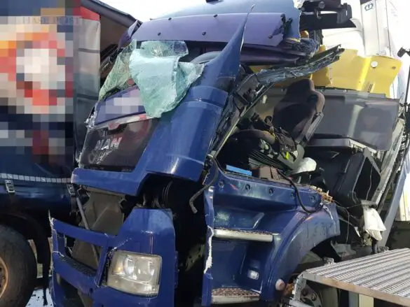 LKW-Fahrer bei Zusammenstoß in Dissen eingeklemmt