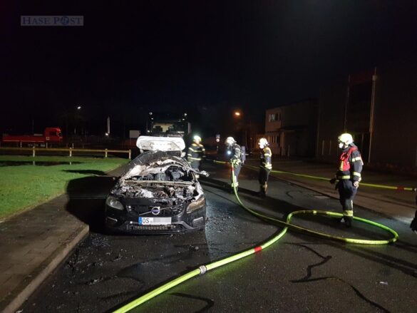 Auto geht in Osnabrück in Flammen auf