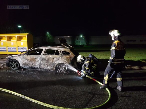 Auto geht in Osnabrück in Flammen auf