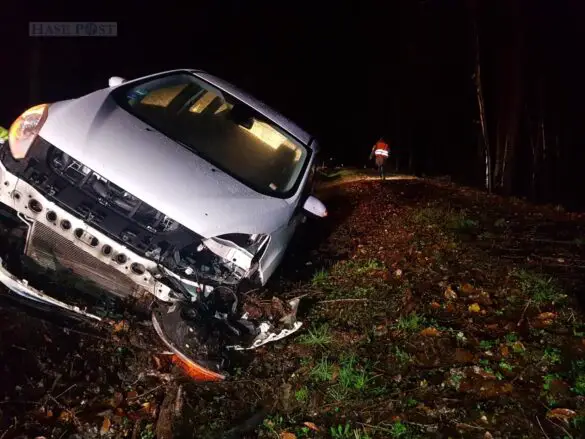 Unfälle im Sturm – Zwei Autos prallen gegen Baumstamm in Belm Unfälle im Sturm – Zwei Autos prallen gegen Baumstamm in Belm