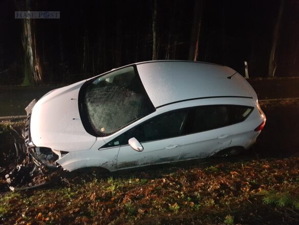 Unfälle im Sturm – Zwei Autos prallen gegen Baumstamm in Belm Unfälle im Sturm – Zwei Autos prallen gegen Baumstamm in Belm