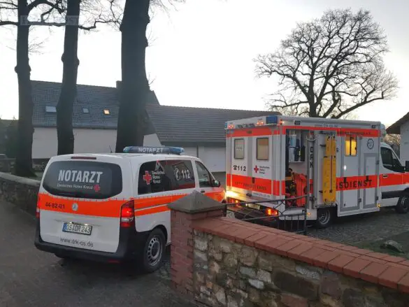 Unfall bei Straßenglätte: Auto überschlägt sich in Melle