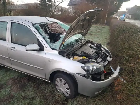 Unfall bei Straßenglätte: Auto überschlägt sich in Melle