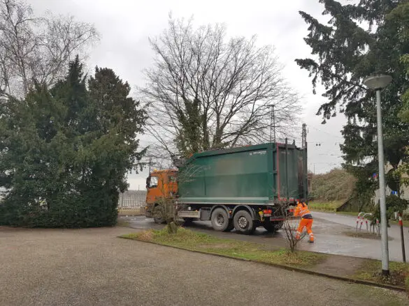 LKW bleibt stecken: kein Durchkommen auf der Bremer Straße (Update)
