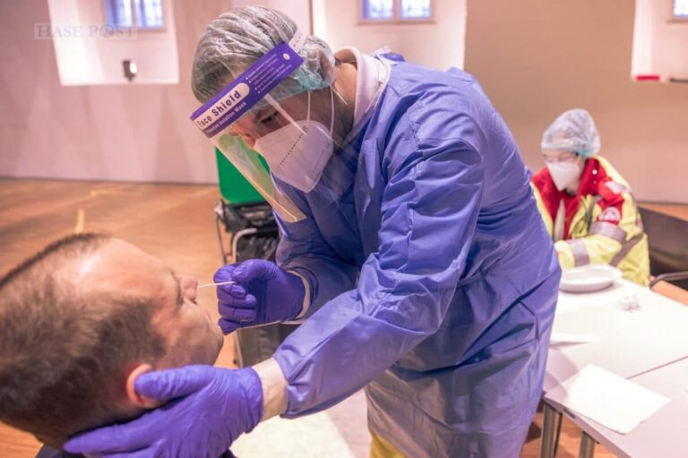 Coronavirus (COVID-19) – Test (Symbolbild)