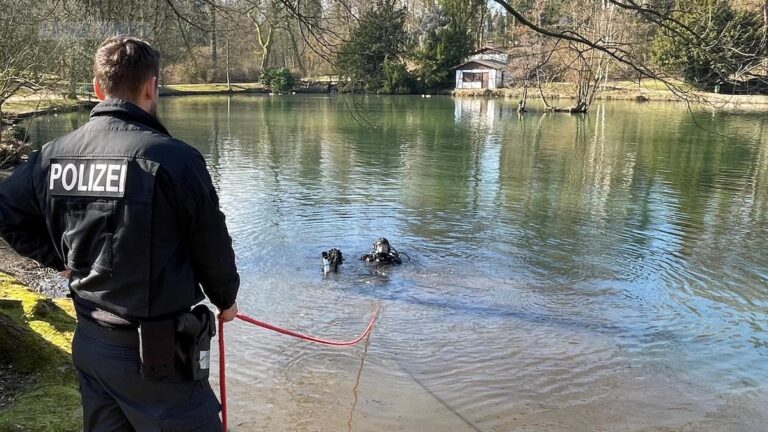 Polizeitaucher im Einsaz