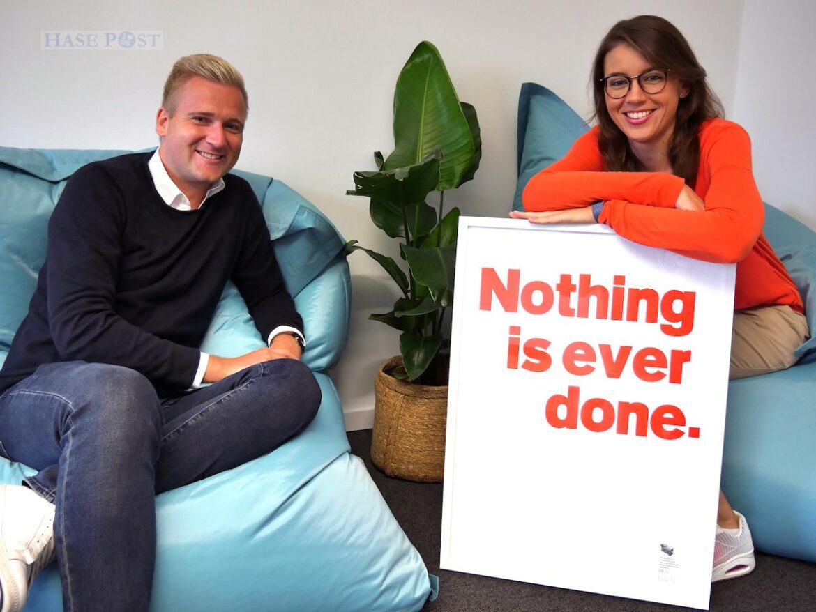 Katharina Lutermann und Oliver Volckmer vom OHA freuen sich auf viele Bewerbungen von Startups, die ihre Idee im Gesundheitsbereich voranbringen wollen. Foto: WFO/ Ingmar Bojes