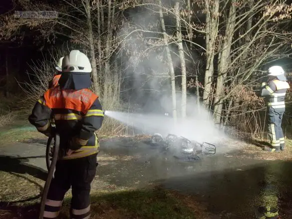 Verlassener Motorroller brennt in Bramsche aus Verlassener Motorroller brennt in Bramsche aus
