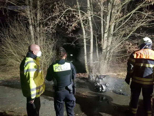 Verlassener Motorroller brennt in Bramsche aus Verlassener Motorroller brennt in Bramsche aus