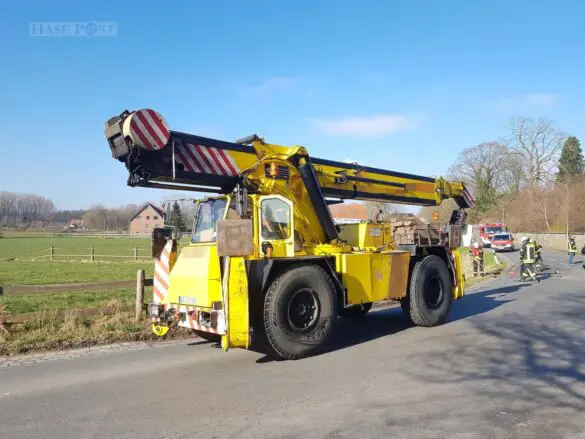Auto kollidiert mit Kran in Melle